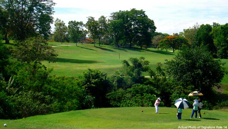 Wide shot of the Pueblo de Oro Golf and Country Club