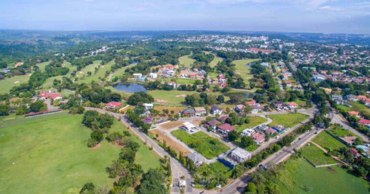 It has a Friendly and Hospitable Community